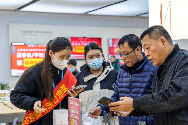 各地政府节前密集调研 苏宁易购3C产品销量翻倍增长